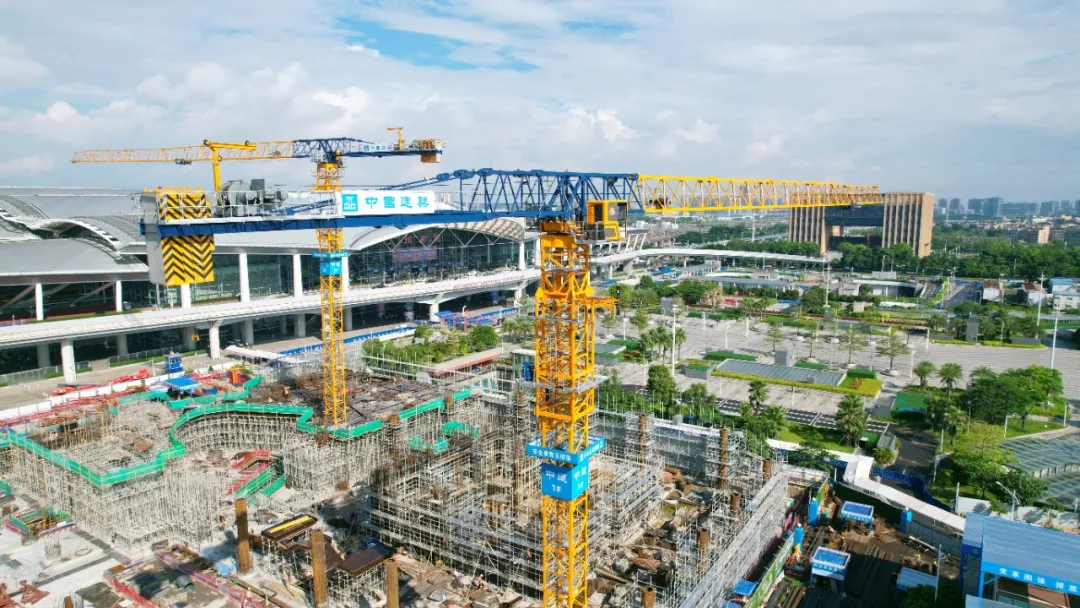 新地标！JHT8024A塔机助建广州环球贸易广场项目